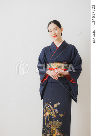 着物を着た女性　 134617222