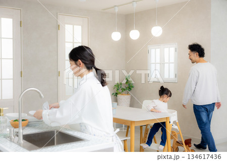 ダイニングキッチン　ファミリー 134617436