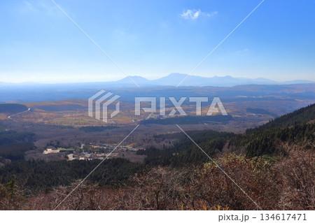 やまなみハイウェイから眺めるくじゅう連山 やまなみハイウェイから眺めるくじゅう連山 134617471