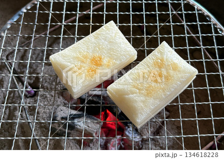 餅焼き 134618228