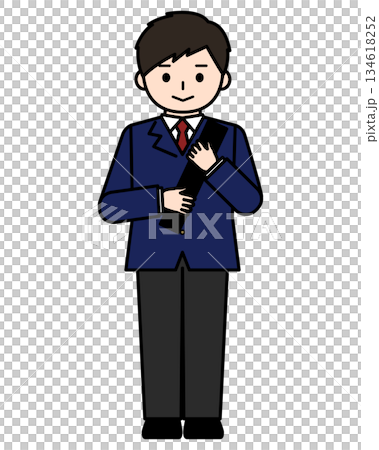 制服姿で卒業証書を抱える男の子 134618252