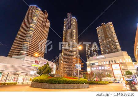 《神奈川県》武蔵小杉タワーマンション郡の夜景 《神奈川県》武蔵小杉タワーマンション郡の夜景 134619210