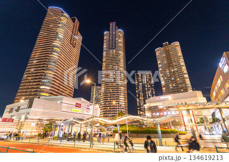 《神奈川県》武蔵小杉タワーマンション郡の夜景 134619213