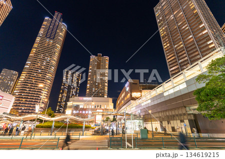 《神奈川県》武蔵小杉タワーマンション郡の夜景 《神奈川県》武蔵小杉タワーマンション郡の夜景 134619215
