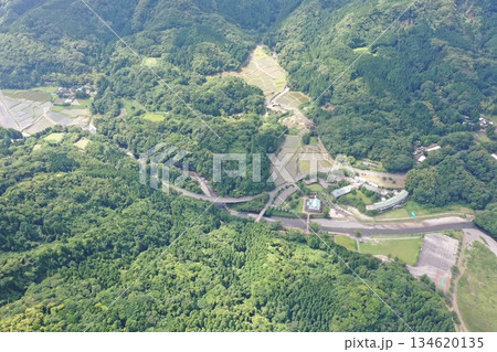 鹿児島県鹿屋市の大隅湖近辺の集落の空撮 134620135