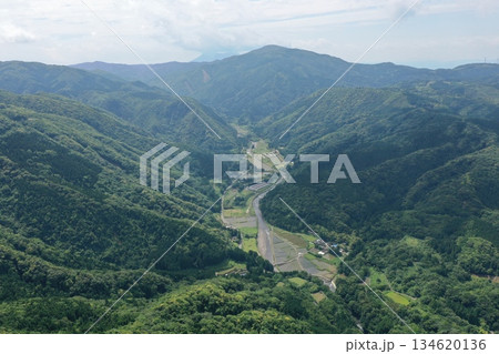 鹿児島県鹿屋市の高隅山周辺の山並みの空撮 鹿児島県鹿屋市の高隅山周辺の山並みの空撮 134620136