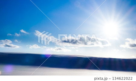 夕暮れ間近の冬の北海道美瑛町の丘の風景 夕暮れ間近の冬の北海道美瑛町の丘の風景 134622022