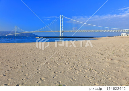 【兵庫県】快晴の明石海峡大橋（アジュール舞子） 134622442