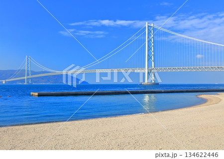 【兵庫県】快晴の明石海峡大橋（アジュール舞子） 134622446