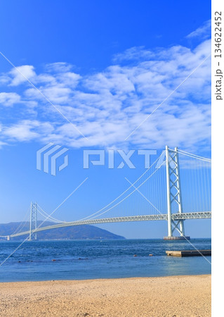 【兵庫県】快晴の明石海峡大橋(アジュール舞子) 【兵庫県】快晴の明石海峡大橋(アジュール舞子) 134622452