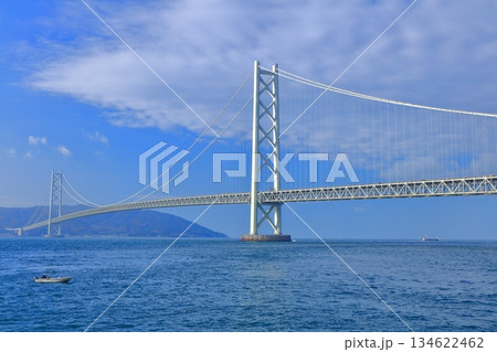 【兵庫県】快晴の明石海峡大橋（アジュール舞子） 134622462