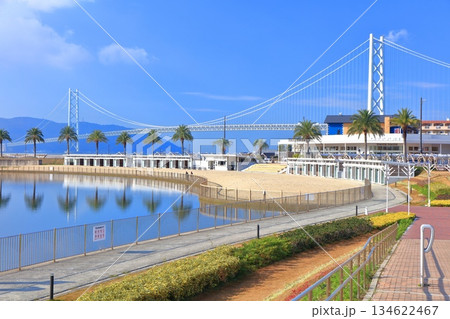 【兵庫県】晴天の明石海峡大橋（三井アウトレットパークマリンピア神戸） 134622467