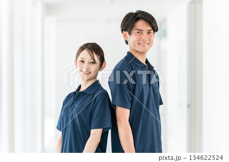 介護施設,病院,デイサービスで働くケアマネージャー,理学療法士,作業療法士の介護職員の男女スタッフ 134622524