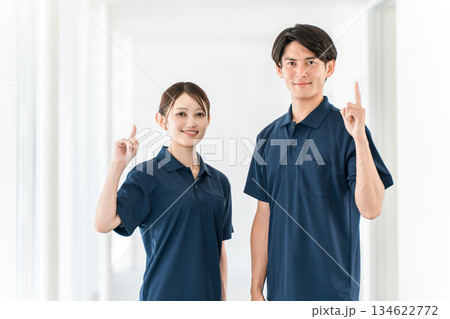 介護施設,病院,デイサービスで働くケアマネージャー,理学療法士,作業療法士の介護職員の男女スタッフ 134622772