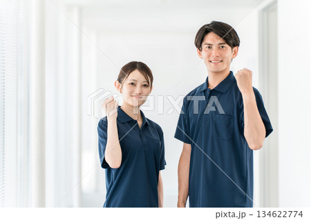 介護施設,病院,デイサービスで働くケアマネージャー,理学療法士,作業療法士の介護職員の男女スタッフ 134622774