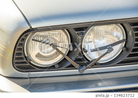 古い自動車のヘッドライト Headlight of the old car 古い自動車のヘッドライト Headlight of the old car 134623712