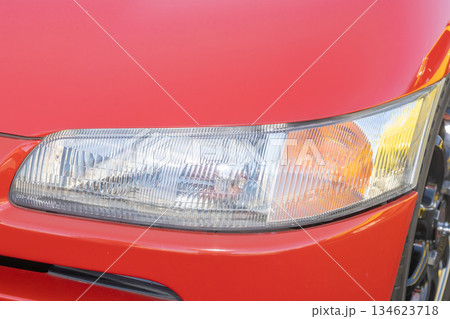 古い自動車のヘッドライト　Headlight of the old car 134623718