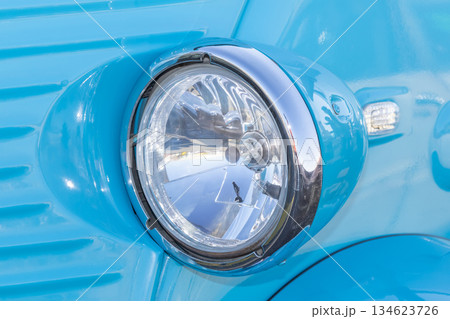 古い自動車のヘッドライト Headlight of the old car 古い自動車のヘッドライト Headlight of the old car 134623726