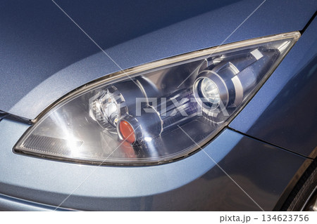 古い自動車のヘッドライト Headlight of the old car 古い自動車のヘッドライト Headlight of the old car 134623756
