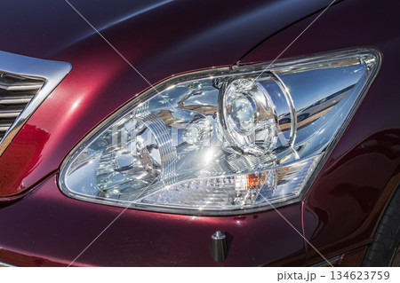 古い自動車のヘッドライト Headlight of the old car 古い自動車のヘッドライト Headlight of the old car 134623759