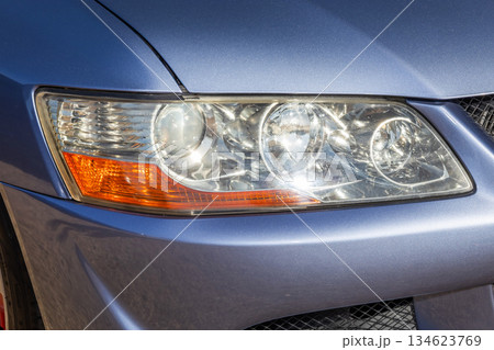 古い自動車のヘッドライト Headlight of the old car 古い自動車のヘッドライト Headlight of the old car 134623769