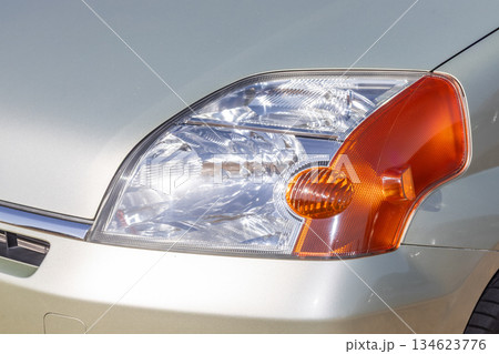 古い自動車のヘッドライト Headlight of the old car 古い自動車のヘッドライト Headlight of the old car 134623776