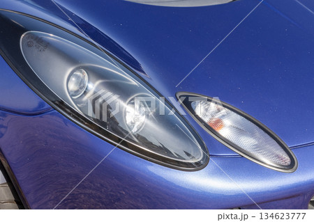 古い自動車のヘッドライト Headlight of the old car 古い自動車のヘッドライト Headlight of the old car 134623777