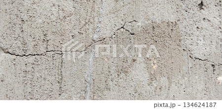 Cracked concrete walCracked concrete wall texture backgroundl texture background Cracked concrete walCracked concrete wall texture backgroundl texture background 134624187