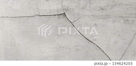 Cracked concrete wall texture background 134624203