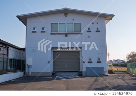 大阪府松原市の指定緊急避難場所と防災備蓄倉庫:南海トラフや西除川水害に備える拠点の広場と外観 大阪府松原市の指定緊急避難場所と防災備蓄倉庫:南海トラフや西除川水害に備える拠点の広場と外観 134624976