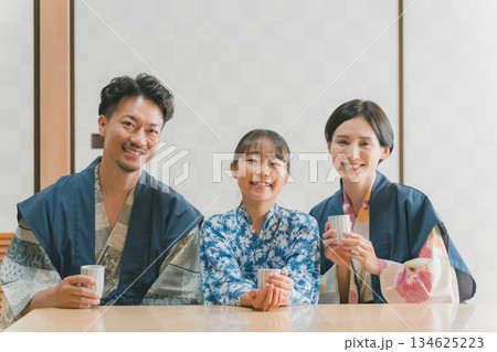 family trip　撮影協力：伊東小涌園 134625223