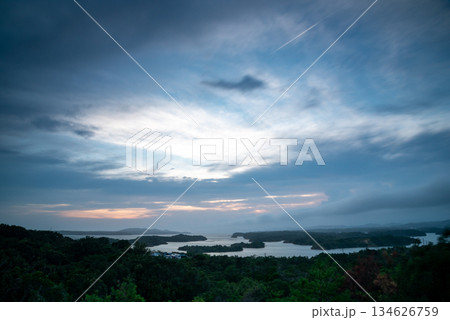 三重県　志摩市　桐垣展望台から望む夕景 134626759