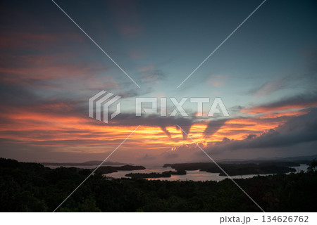 三重県　志摩市　桐垣展望台から望む夕景 134626762