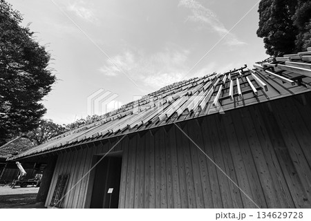 近代的な屋根 134629728
