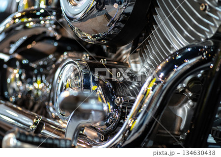 美しいオートバイのマフラー 134630438