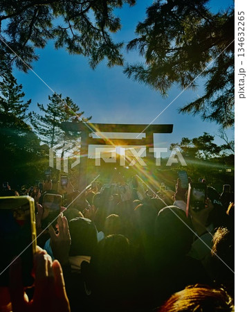 宇治橋の日の出 134632265