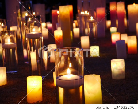 色とりどりのキャンドル 色とりどりのキャンドル 134632276