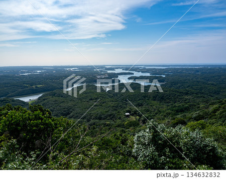 晩夏の志摩の海岸　三重県 134632832