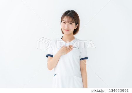 女性 制服 看護師 医療 女性 制服 看護師 医療 134633991