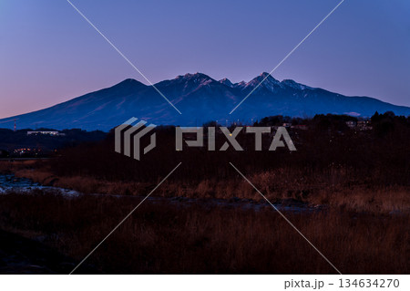 韮崎市塩川ふれあい公園から夕方の八ヶ岳 134634270