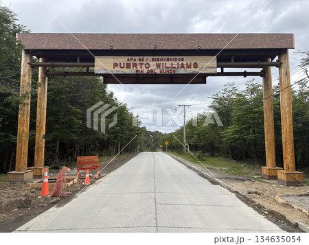 《チリ》世界最南の町の入り口 134635054