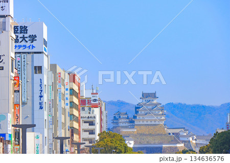 兵庫県姫路市、姫路駅から見た姫路城の風景 兵庫県姫路市、姫路駅から見た姫路城の風景 134636576