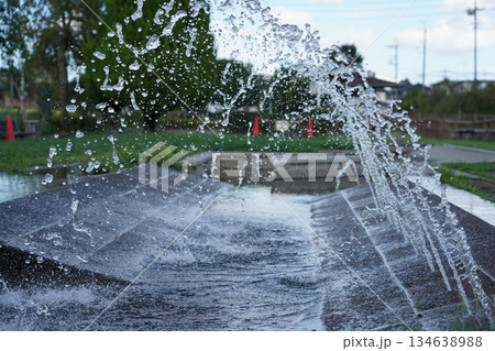 噴水のある公園 134638988