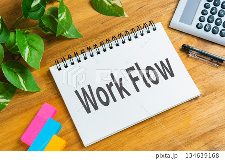 Work flow ワークフローのイメージ　業務プロセスと生産性を表すメモ帳のコンセプト 134639168