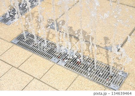 床から噴き出す噴水(フロア噴水) 床から噴き出す噴水(フロア噴水) 134639464