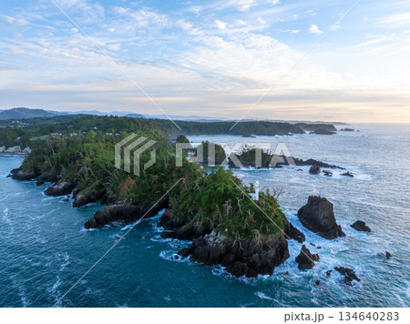 龍舞崎の夜明け(宮城県 気仙沼大島) 龍舞崎の夜明け(宮城県 気仙沼大島) 134640283