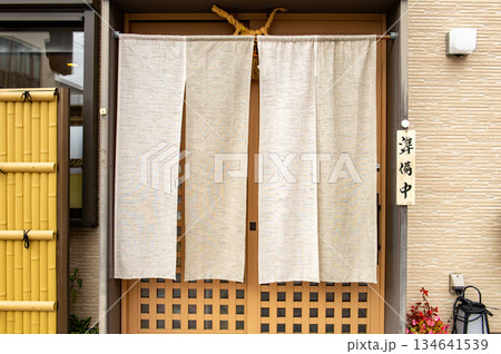 The curtain-like fabric that hangs in front of traditional Japanese restaurants and shops not only serves as a signboard, but holds a larger meaning, The curtain-like fabric that hangs in front of traditional Japanese restaurants and shops not only serves as a signboard, but holds a larger meaning, 134641539