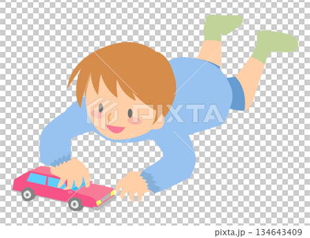 車のおもちゃで遊ぶ保育園の園児（青いスモック） 134643409