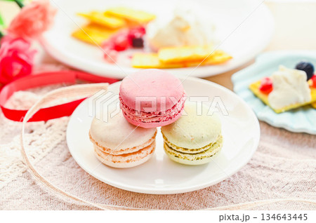 可愛いカラフルなマカロン 可愛いカラフルなマカロン 134643445