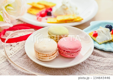 可愛いカラフルなマカロン 134643446